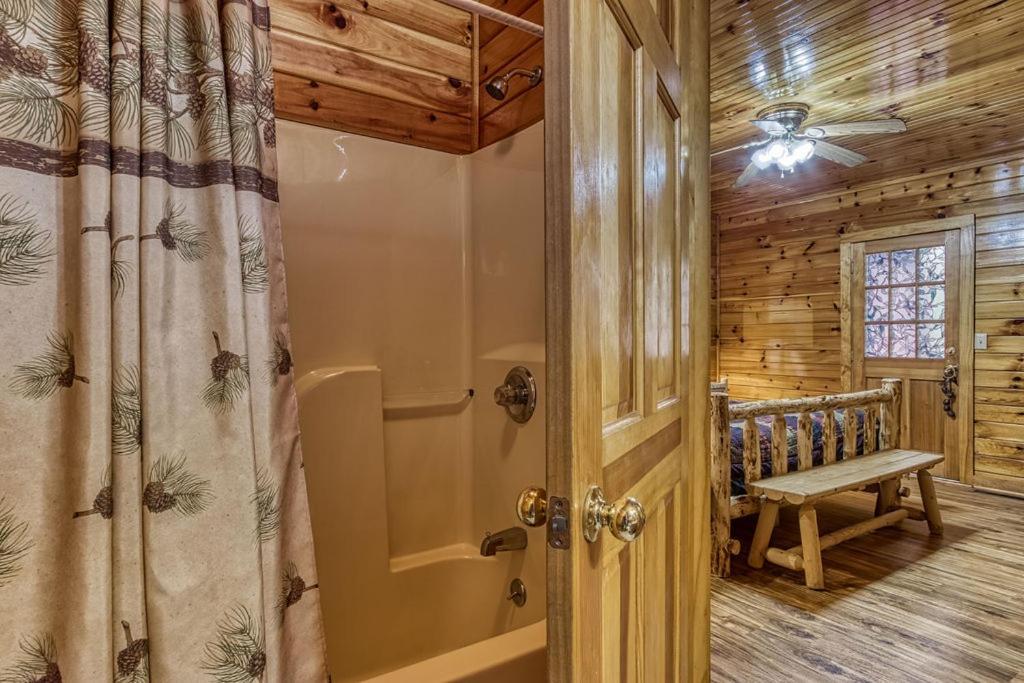 The Nut House, Hot Tub, Game Room, Wifi, 1089 Free Tickets Each Paid Day, Dollywood And More! بيدجن فورج المظهر الخارجي الصورة