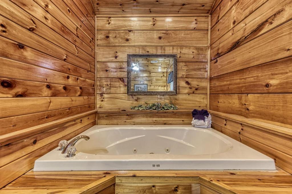 The Nut House, Hot Tub, Game Room, Wifi, 1089 Free Tickets Each Paid Day, Dollywood And More! بيدجن فورج المظهر الخارجي الصورة