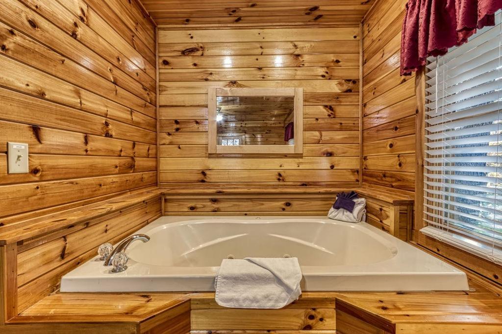 The Nut House, Hot Tub, Game Room, Wifi, 1089 Free Tickets Each Paid Day, Dollywood And More! بيدجن فورج المظهر الخارجي الصورة
